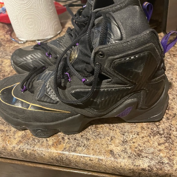 Lebron 13 - Picture 2 of 5